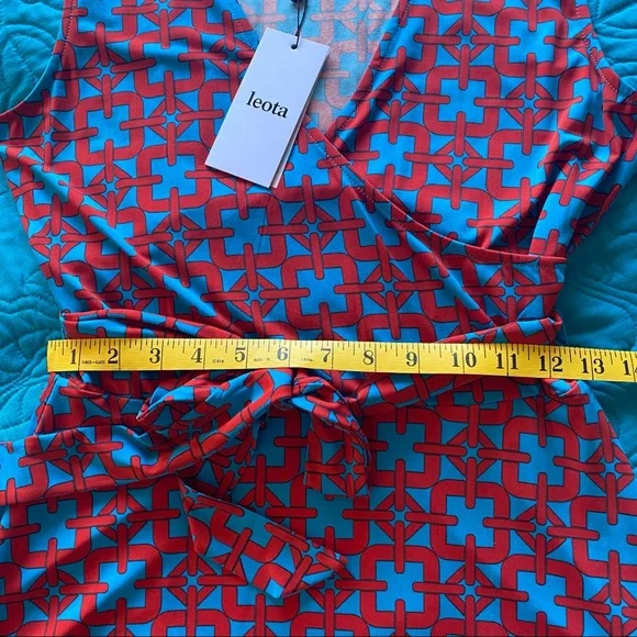 🆕 LEOTA  | NWT GEO CHAIN ESSENTIAL JERSEY WRAP DRESS - Picture 13 of 16
